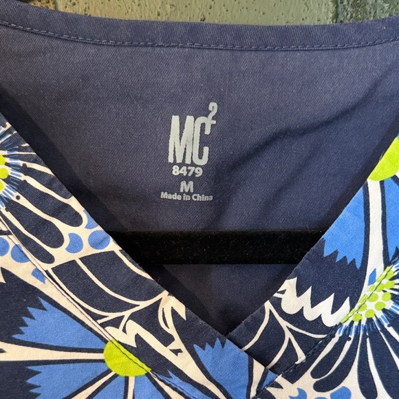 Floral Print Scrub Top - Picture 2 of 4